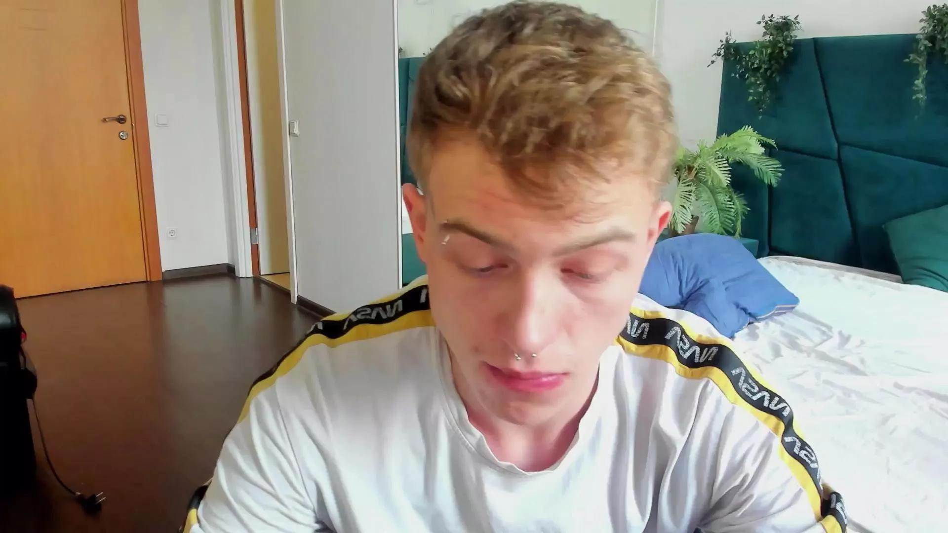 THEO__GREEN on Cam4 