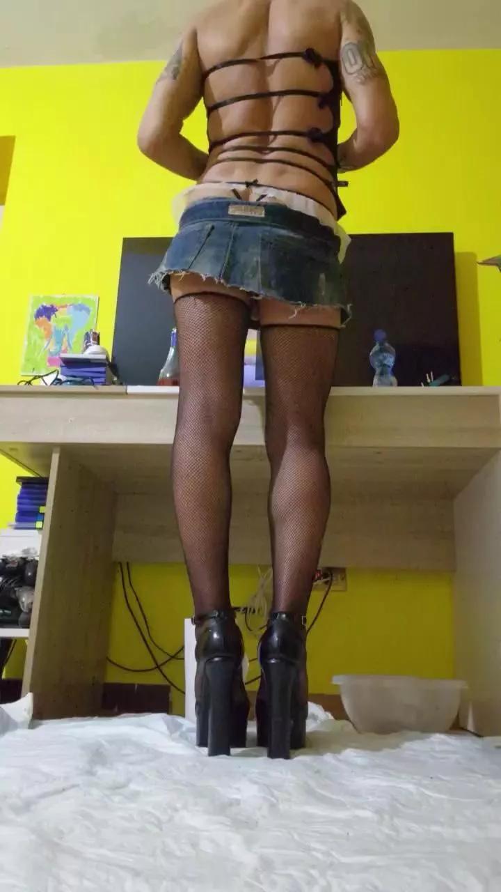 Trillyfun69 on Cam4 