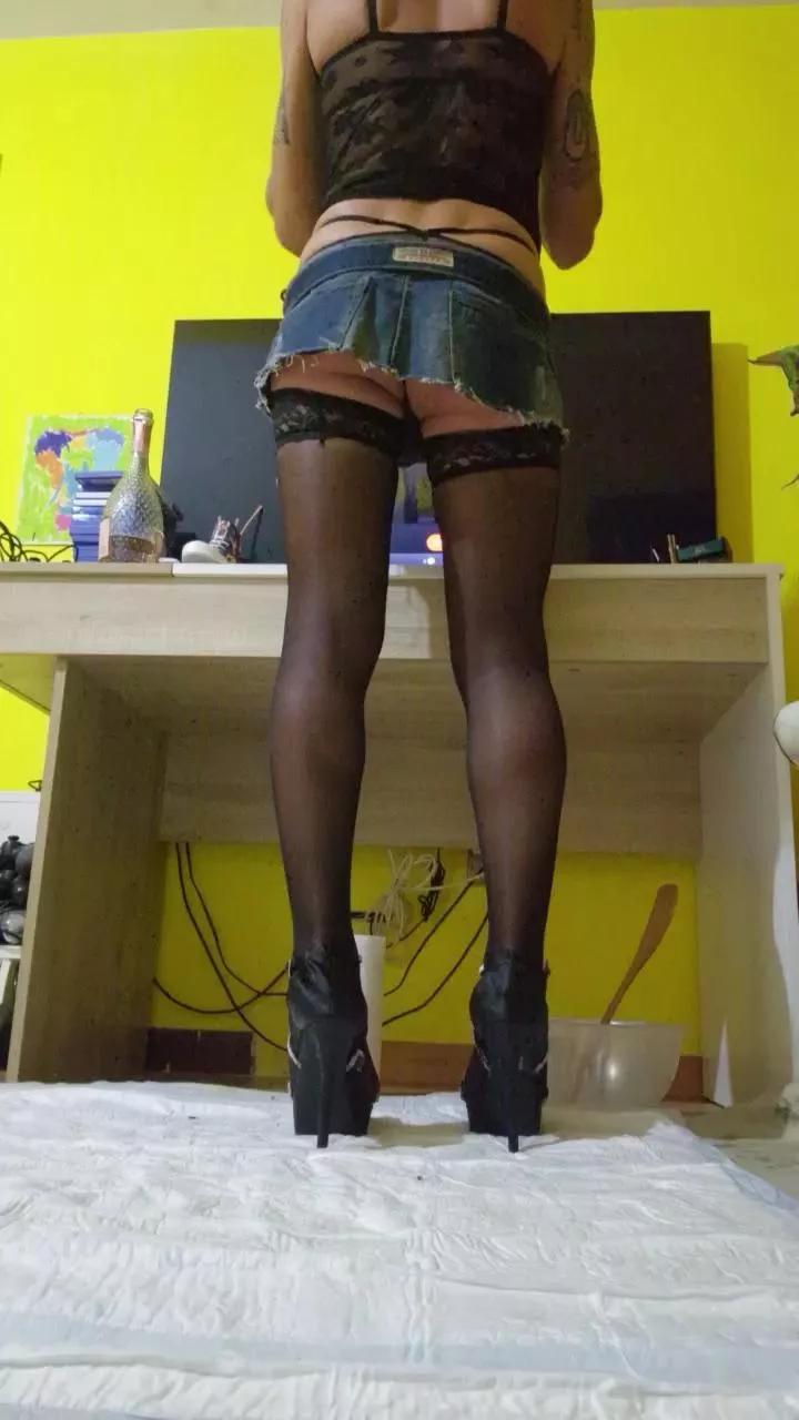 Trillyfun69 on Cam4 