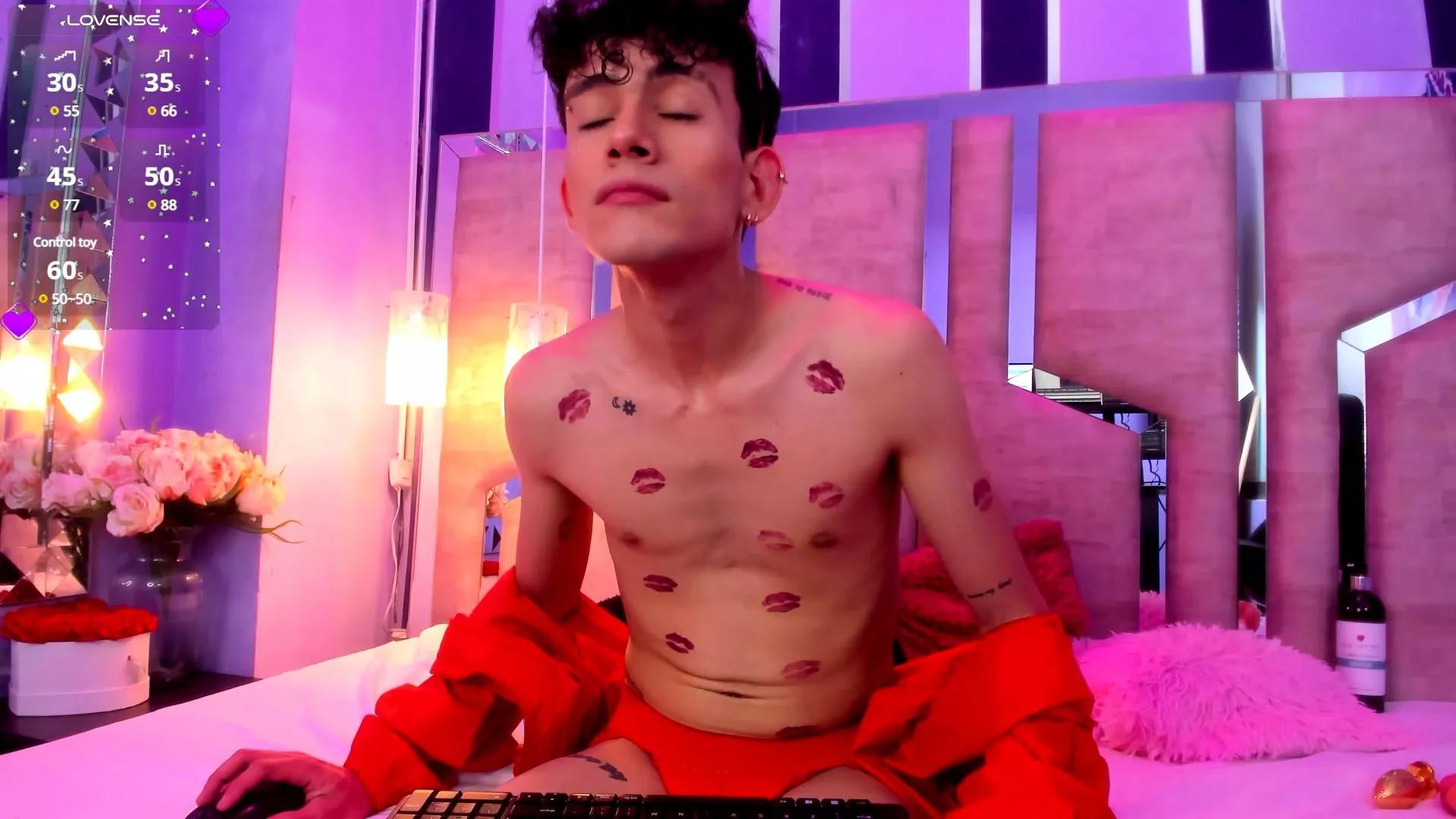 ValentinoMoreti on Cam4 