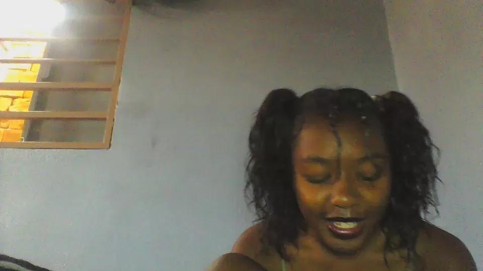 Vannyah2 on Cam4 