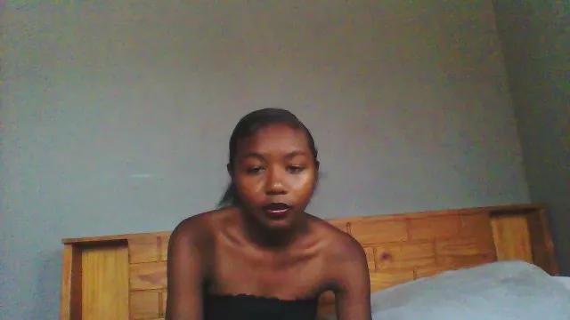 Vannyah2 on Cam4 