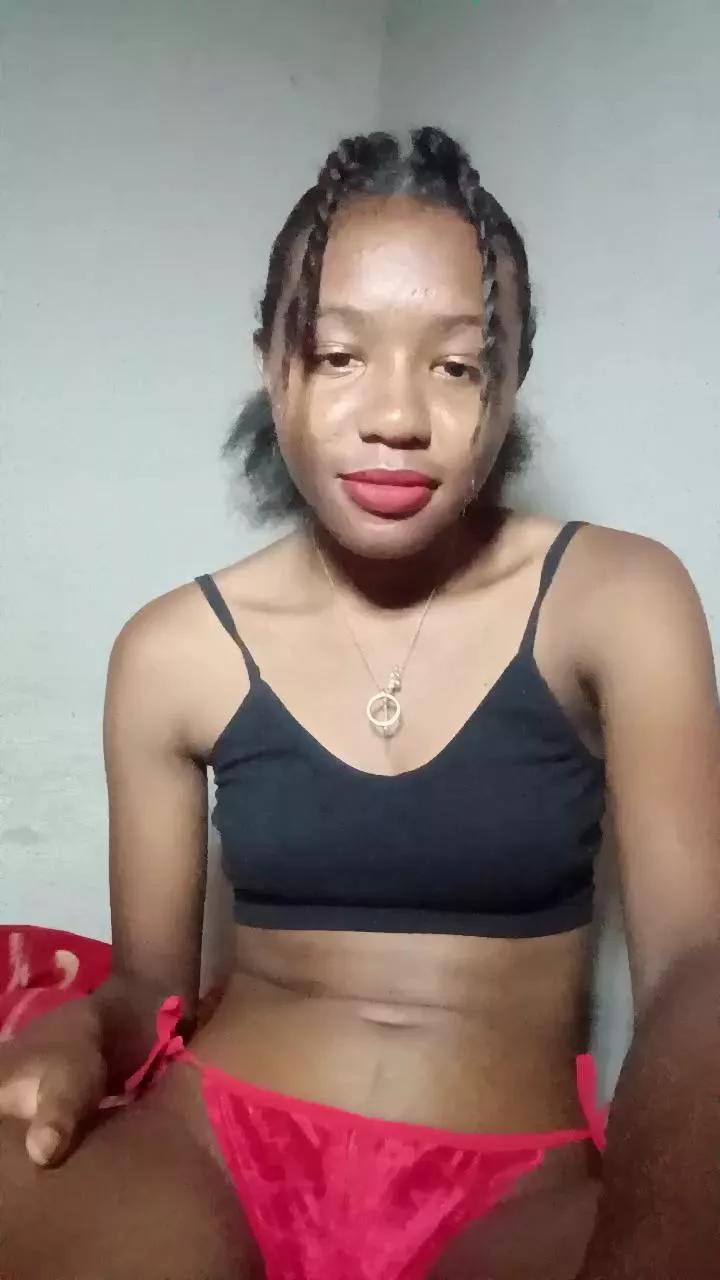 Vannyah2 on Cam4 