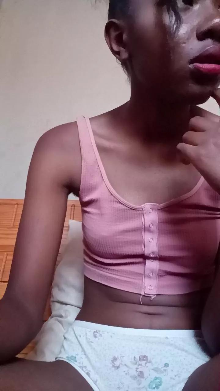 Vannyah2 on Cam4 