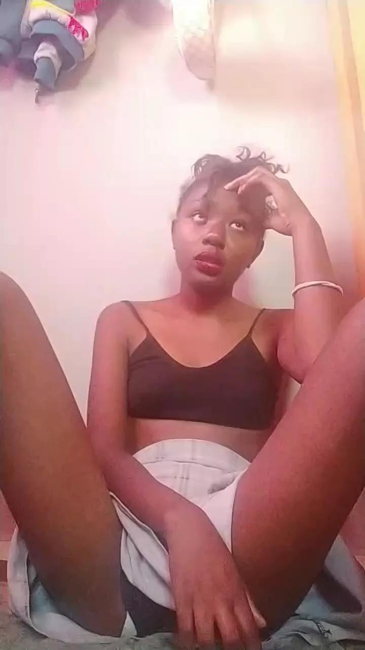 Vannyah2 on Cam4 