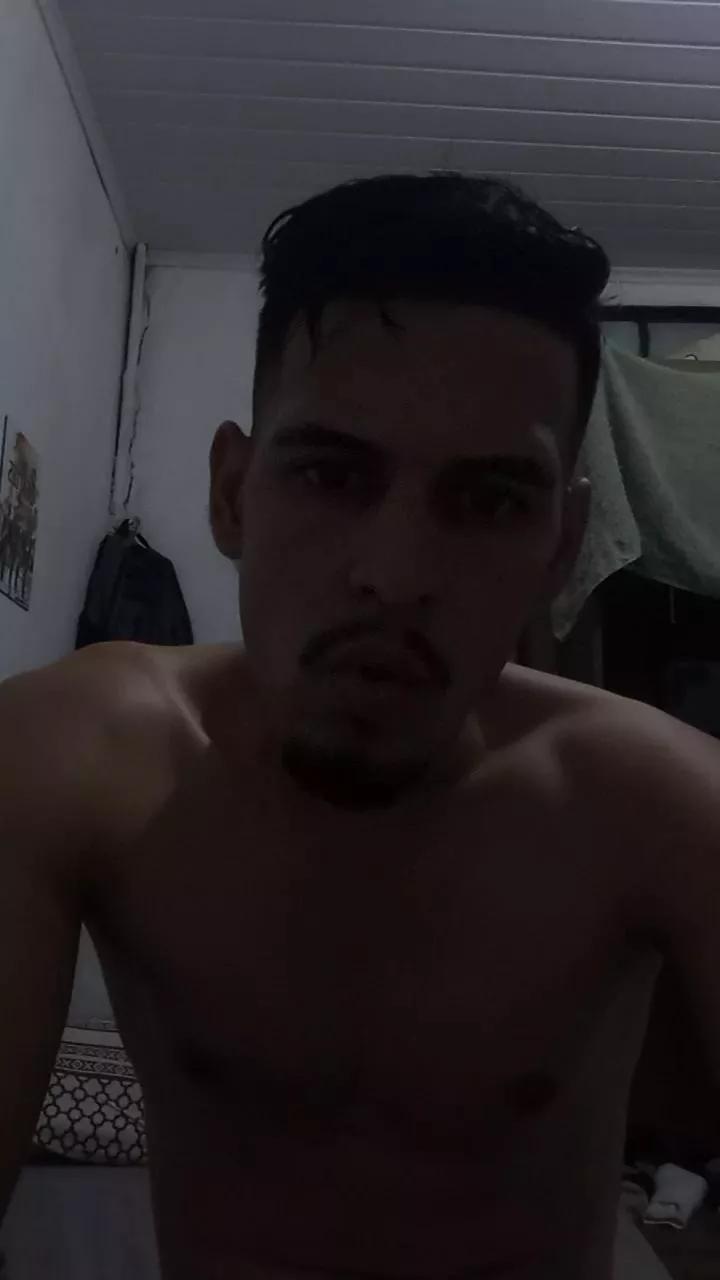 Vict0rhott on Cam4 