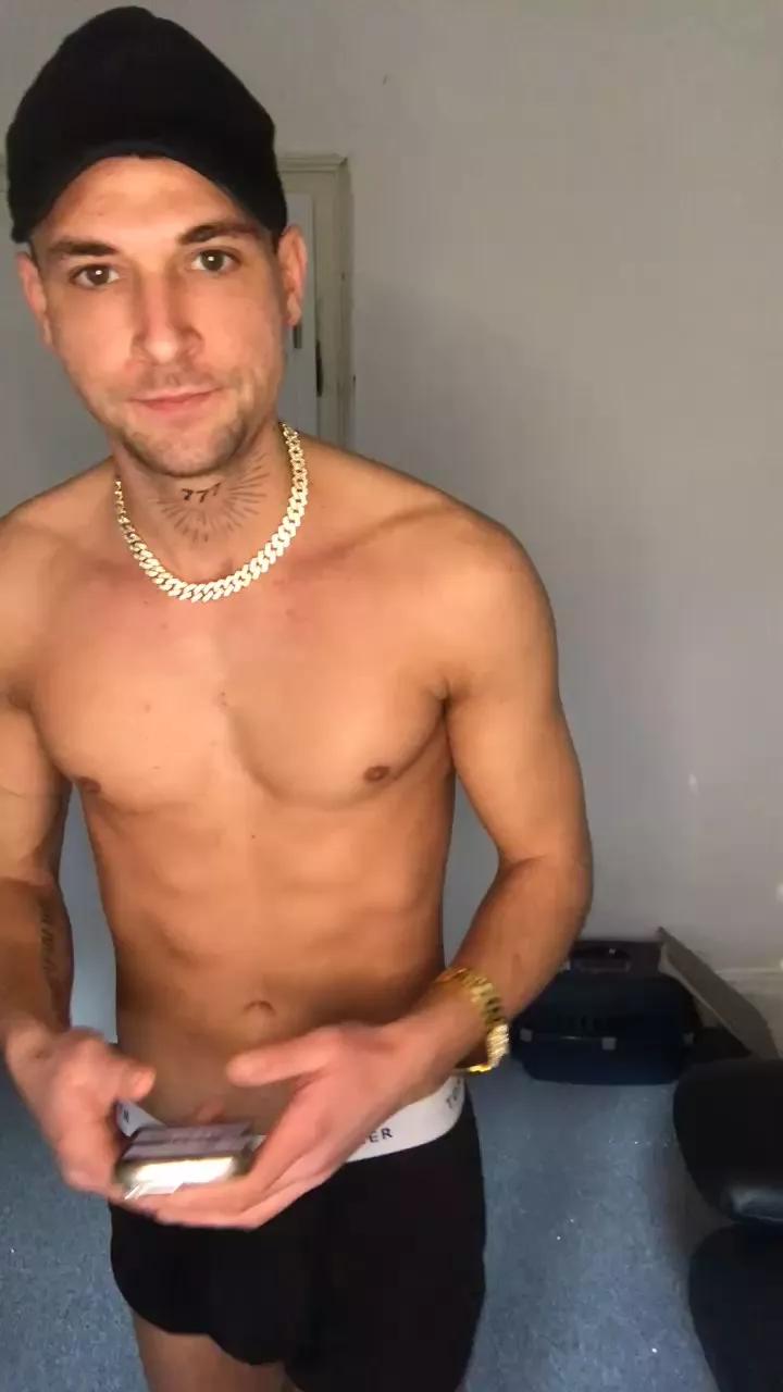 youngplayboymm on Cam4 