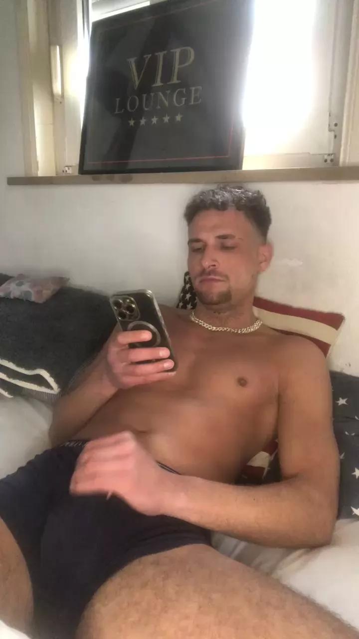 youngplayboymm on Cam4 