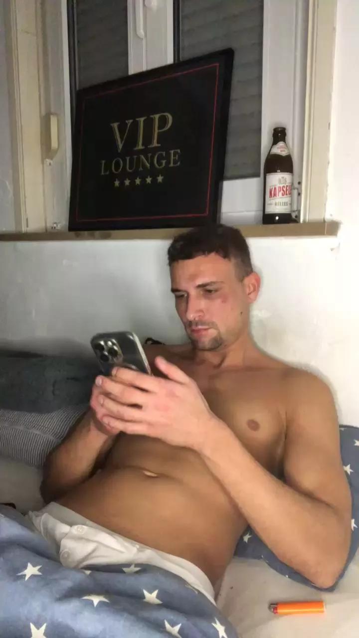 youngplayboymm on Cam4 
