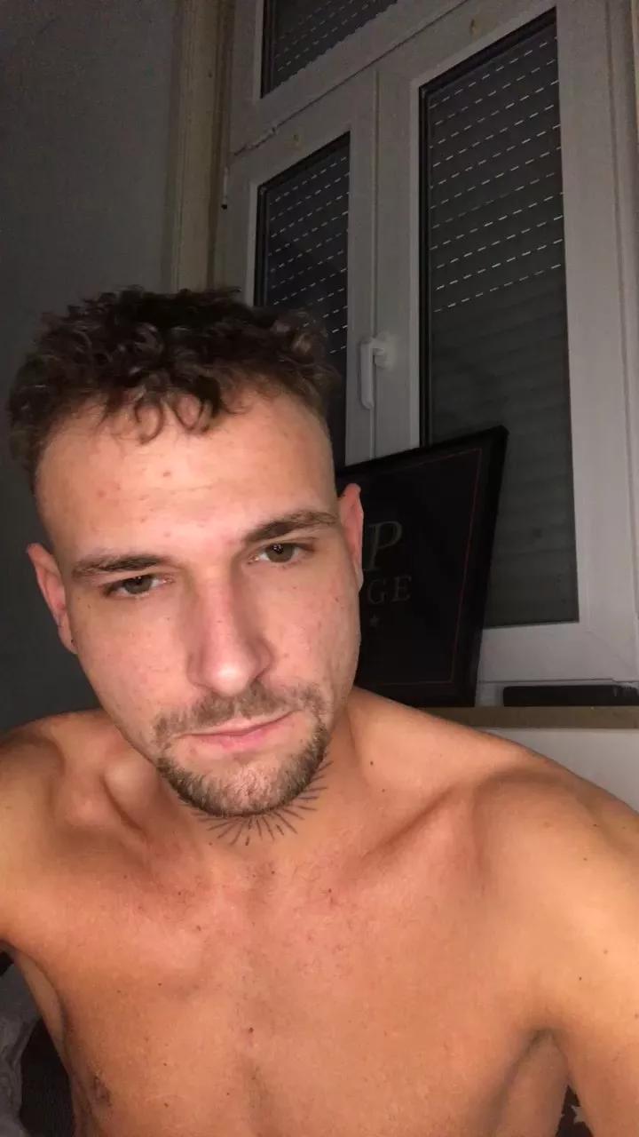 youngplayboymm on Cam4 