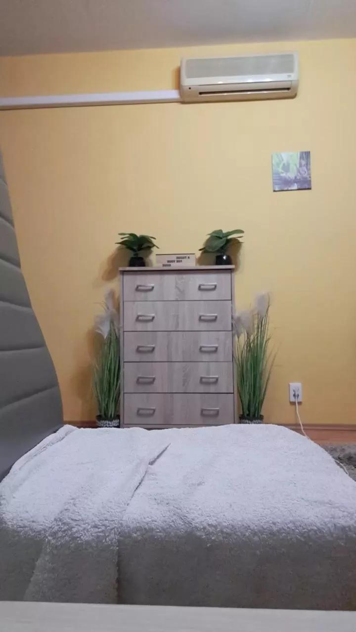 Ywett_Doll on Cam4 