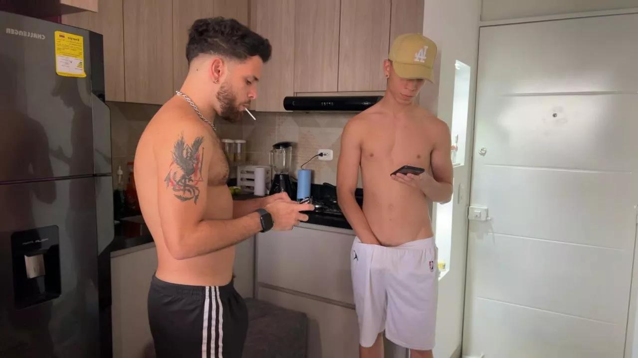 zoneboys_ on Cam4 