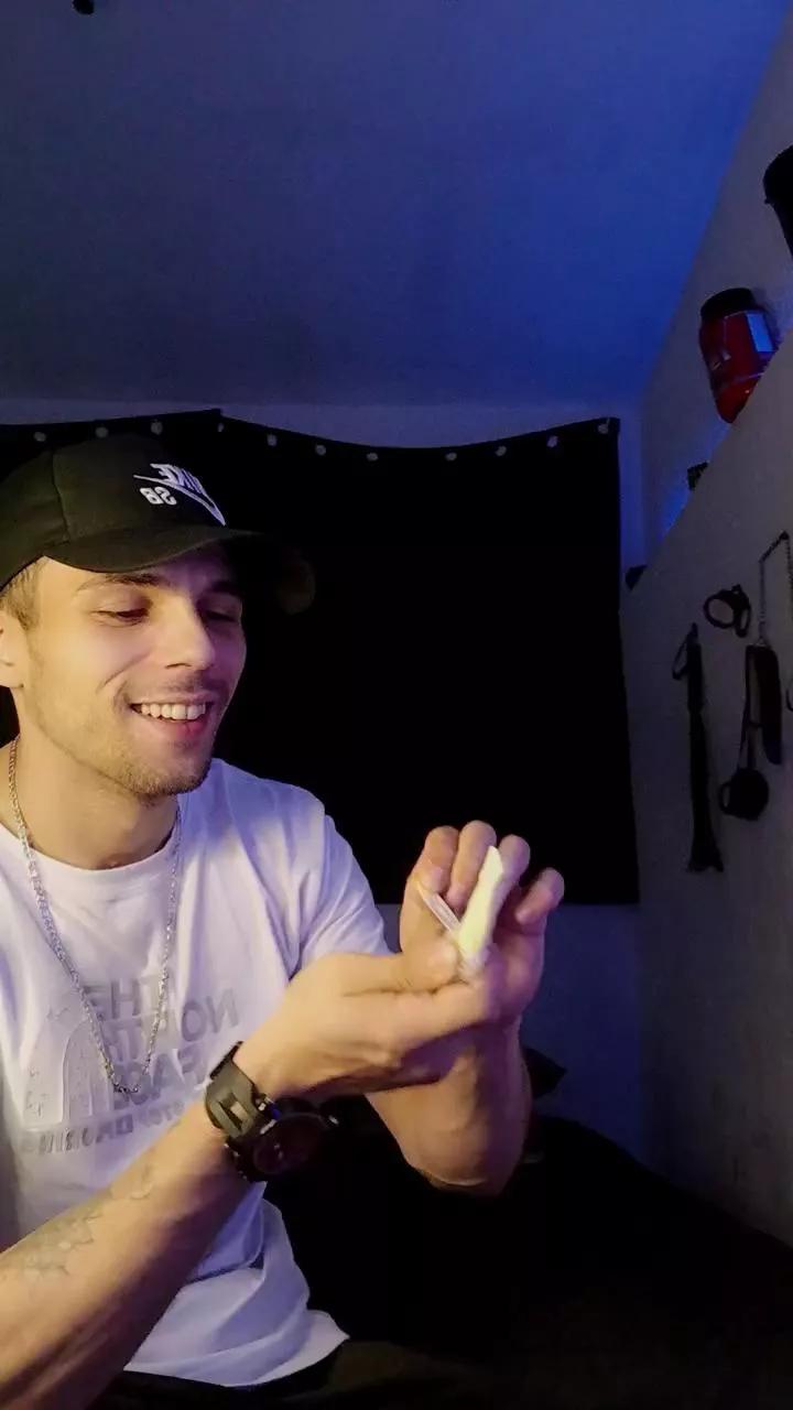 Zyonprive on Cam4 