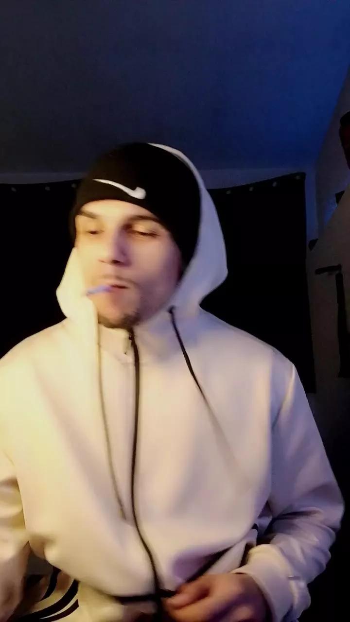 Zyonprive on Cam4 