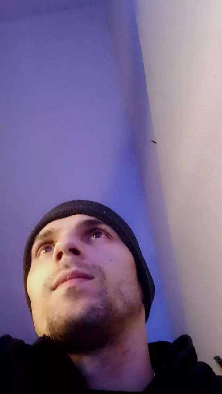 Zyonprive on Cam4 