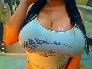 hillarysofia on CamSoda 