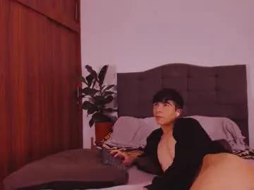 2gays_1straight on Chaturbate