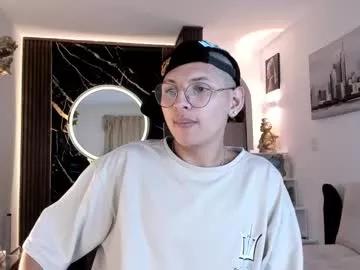 a_lejandro_08 on Chaturbate