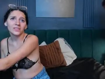 aliceandsia on Chaturbate