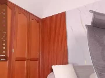 emily_roousee on Chaturbate