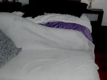 hotwifeaddiction from Chaturbate