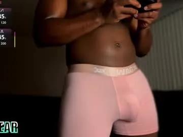 izzybear_ on Chaturbate