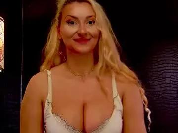 leticiareys from Chaturbate