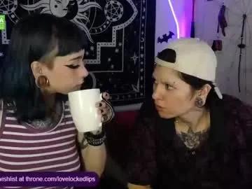 lovelockedlips on Chaturbate