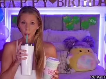miakinkdd on Chaturbate 