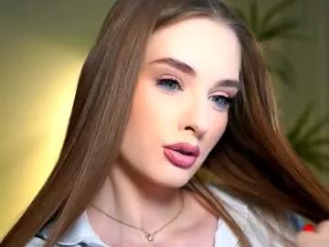 petitegonwiild on Chaturbate