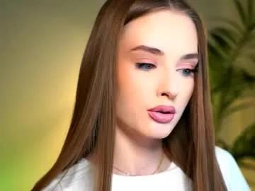 petitegonwiild on Chaturbate