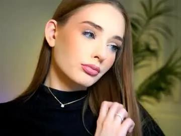 petitegonwiild on Chaturbate