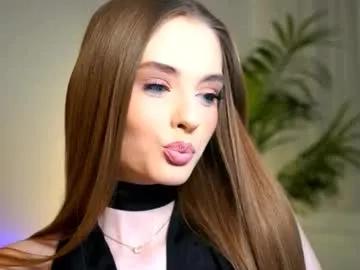 petitegonwiild on Chaturbate