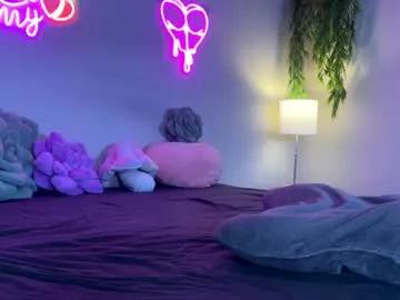 poisonedpeach on Chaturbate