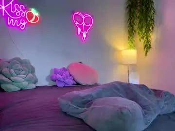 poisonedpeach on Chaturbate