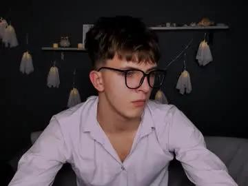 travis_wolf_ on Chaturbate