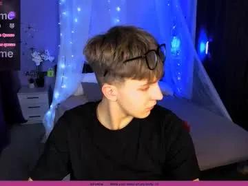 travis_wolf_ on Chaturbate