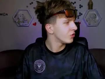 travis_wolf_ on Chaturbate