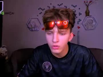 travis_wolf_ on Chaturbate