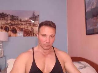 hunky_muscle on Flirt4Free 
