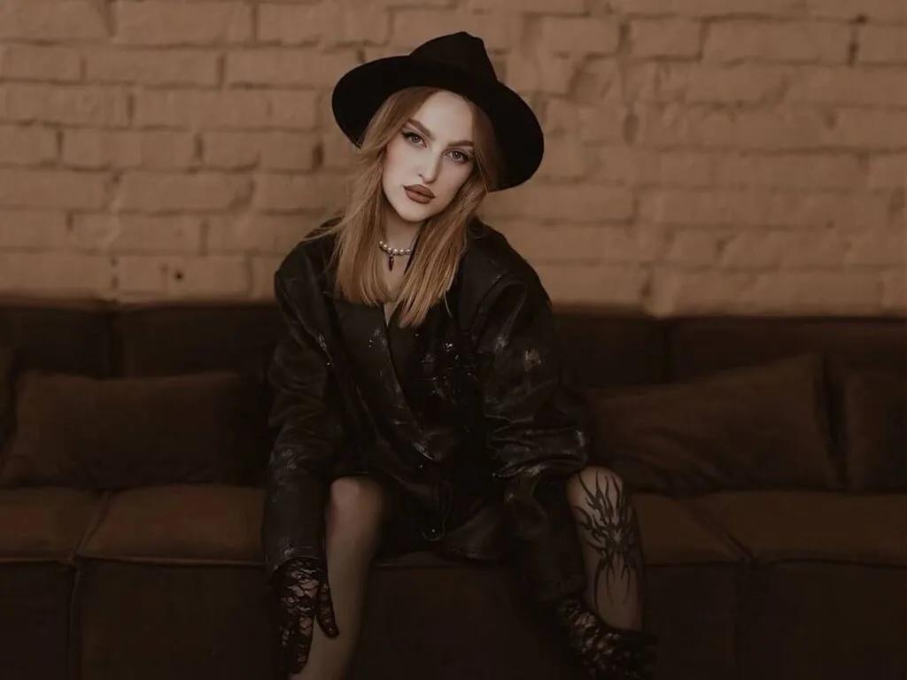AdelMoons on LiveJasmin