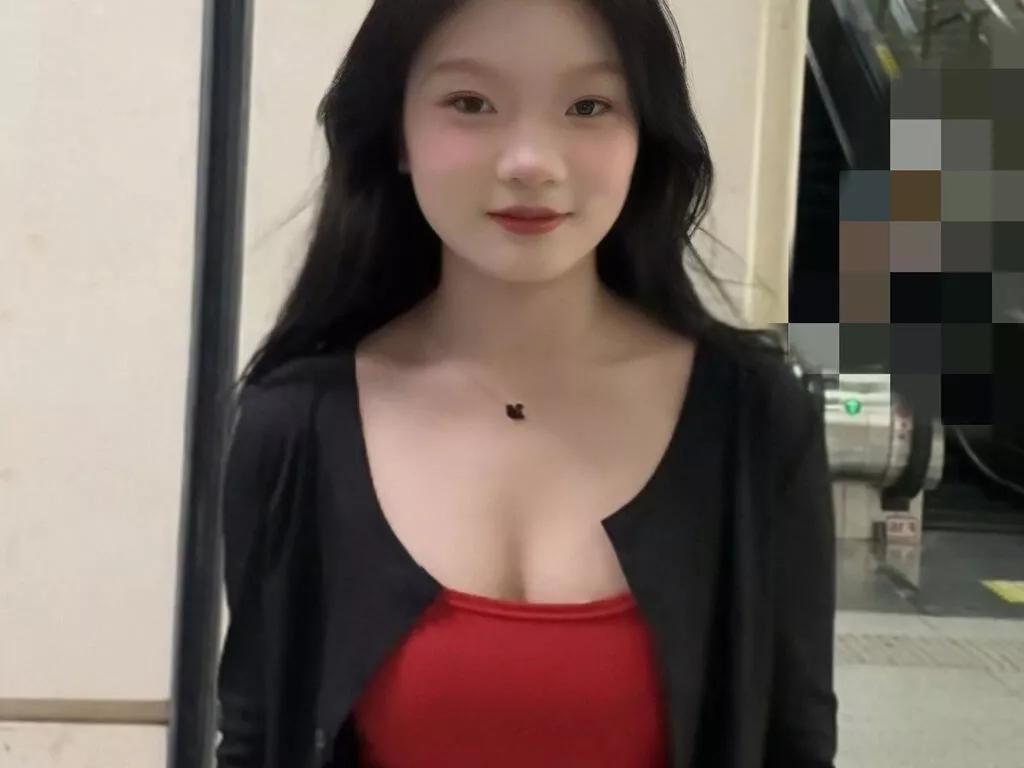MaggieEileen on LiveJasmin 