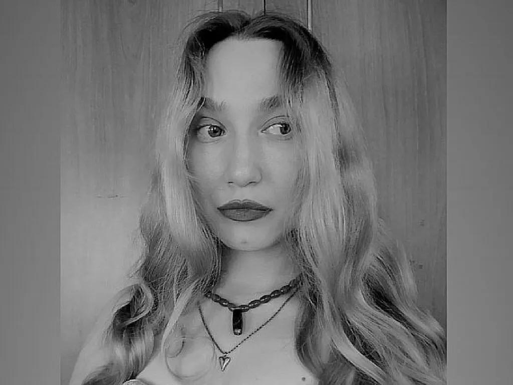 MonikaGreens on LiveJasmin 