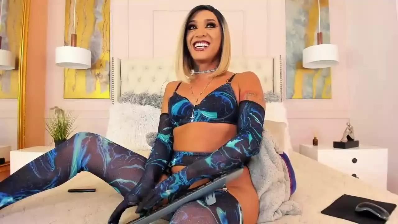 LUCIANAQUEENTS on Streamray 