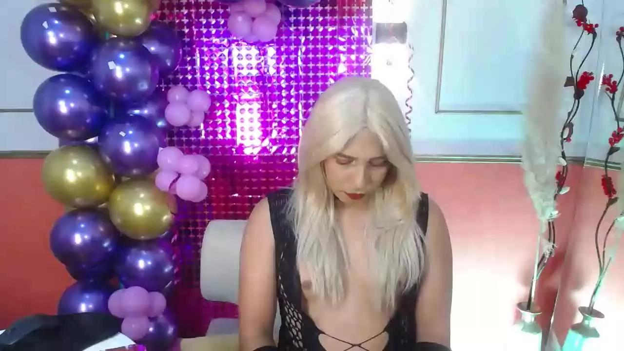 Miss_LorenaTS on Streamray 