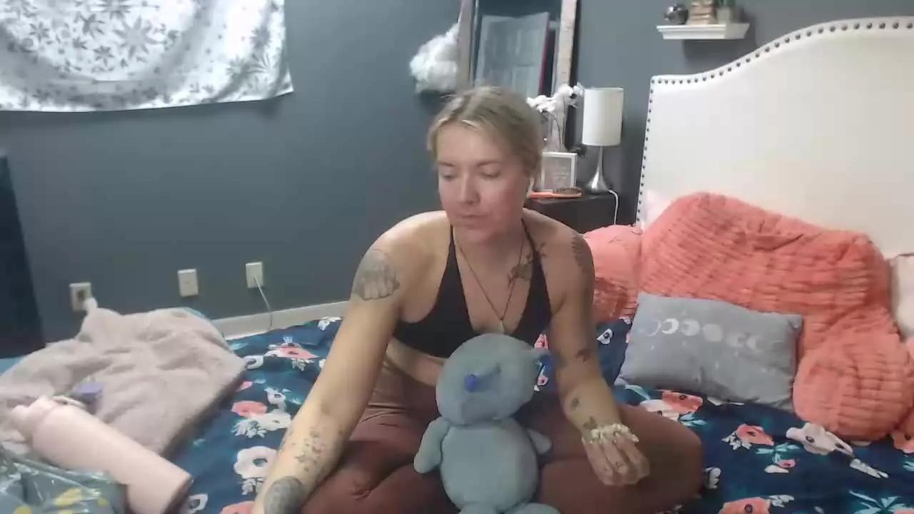 SnowWhiteXo on Streamray 