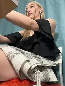_HollyWay_ on StripChat 