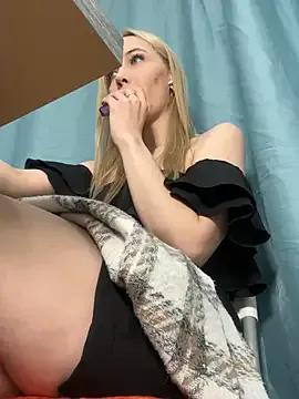 _HollyWay_ on StripChat 