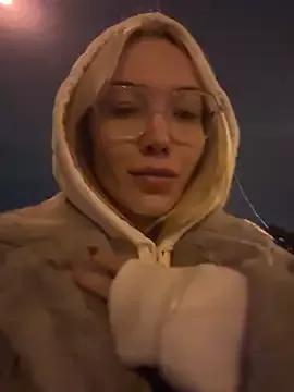 _HollyWay_ on StripChat 