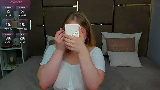 AdeleWeber on StripChat